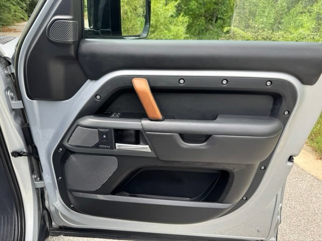 Certified 2023 Land Rover Defender 110 X-Dynamic SE AWD/4WD image 18
