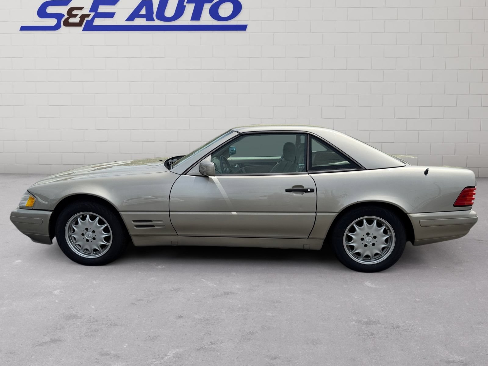 Used 1997 Mercedes-Benz SL 320 image 2