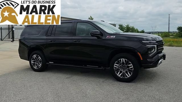 Used 2025 Chevrolet Suburban Z71 AWD/4WD image 2