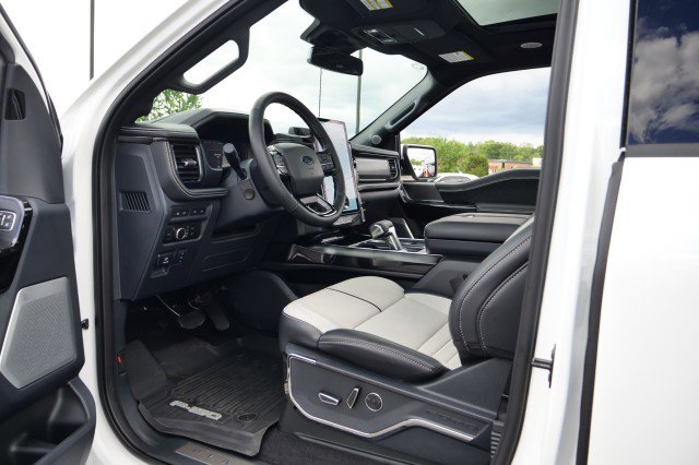 Used 2024 Ford F150 Lightning Platinum AWD/4WD image 24