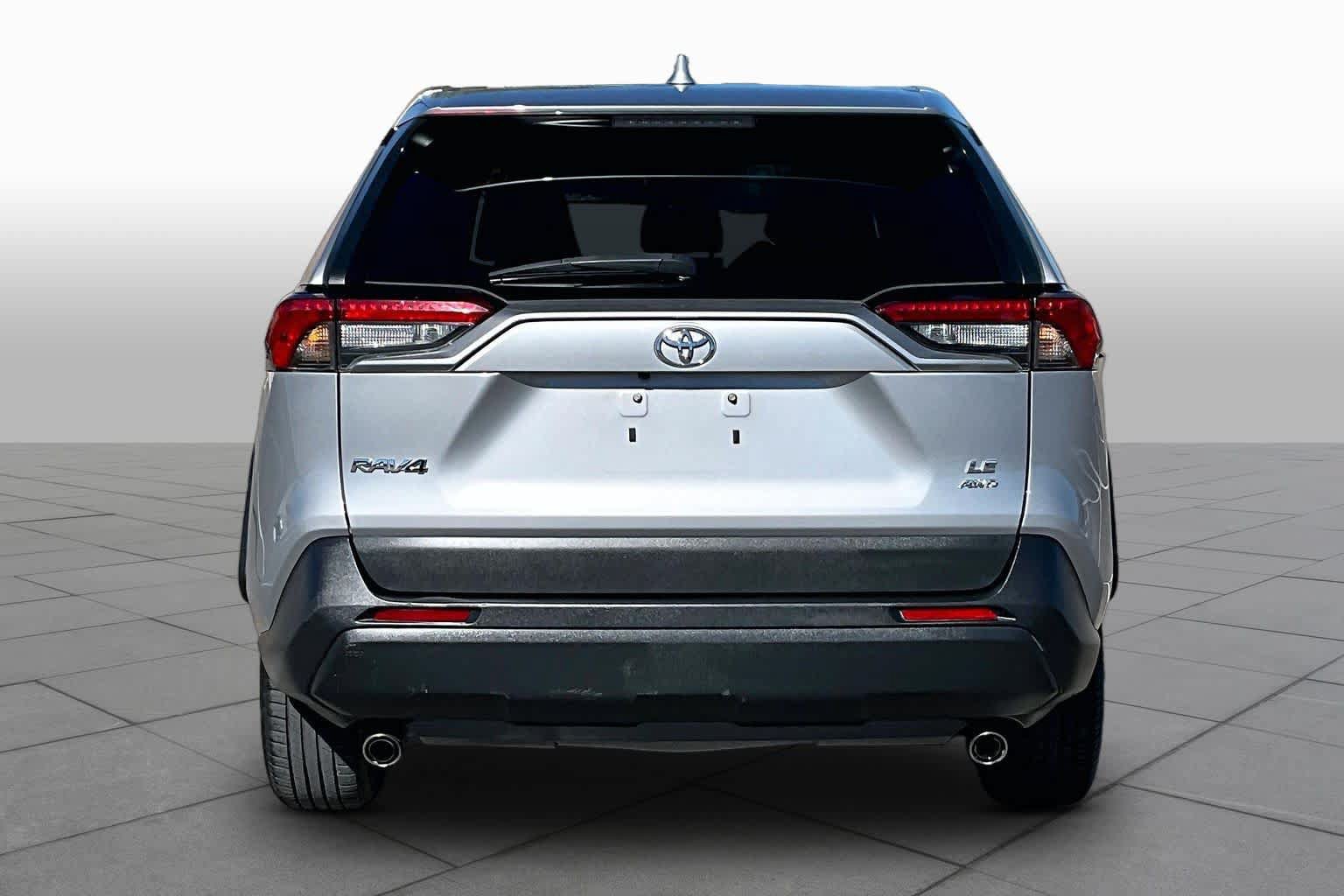 Used 2022 Toyota RAV4 LE AWD/4WD image 5