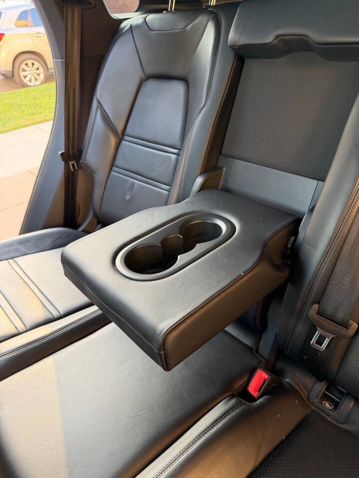 Used 2019 Porsche Cayenne w/ Premium Package image 16