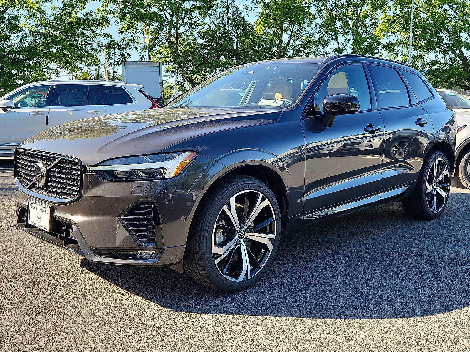 Certified 2023 Volvo XC60 B6 Ultimate w/ Protection Package Premier AWD/4WD image 3