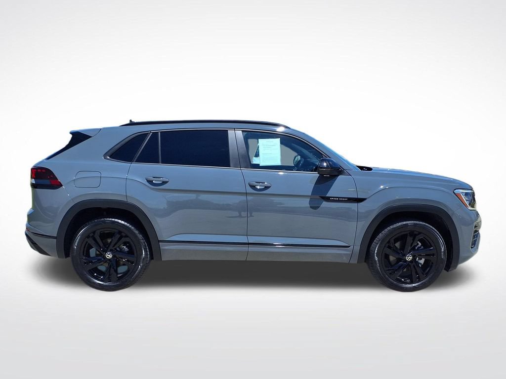 Used 2025 Volkswagen Atlas Cross Sport SEL R-Line AWD/4WD image 9