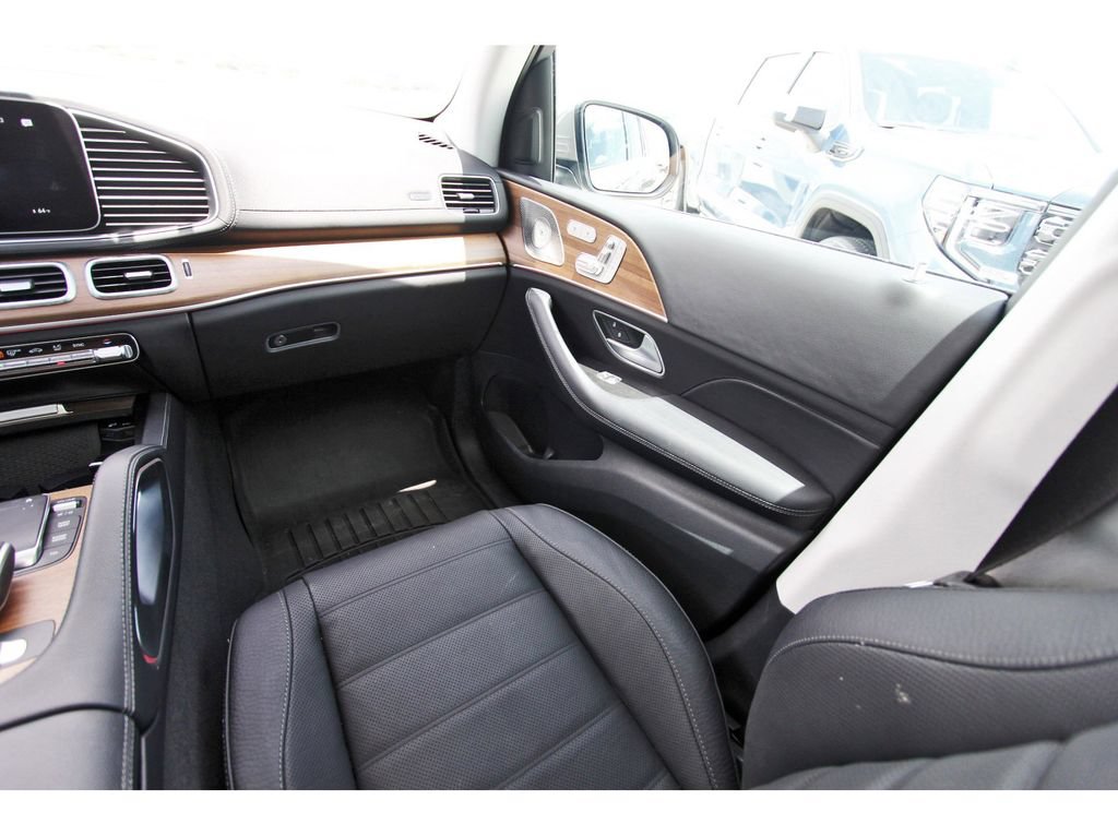Used 2023 Mercedes-Benz GLS 450 4MATIC image 10