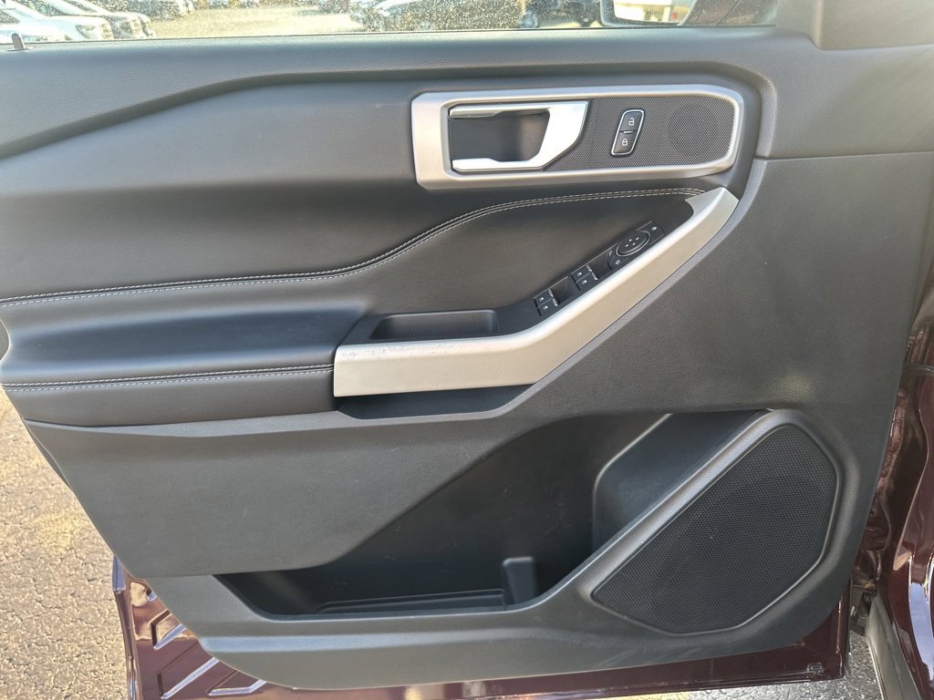 Used 2022 Ford Explorer XLT w/ Equipment Group 202A image 16