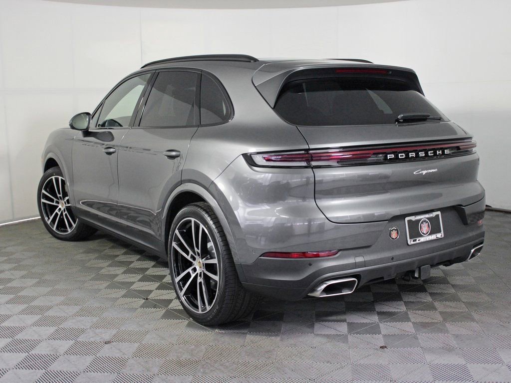 Certified 2025 Porsche Cayenne AWD/4WD image 3
