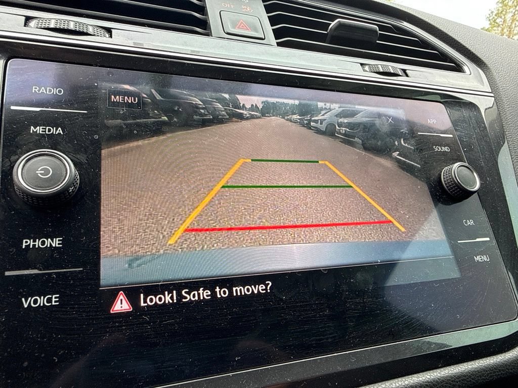 Used 2020 Volkswagen Tiguan SE FWD image 12