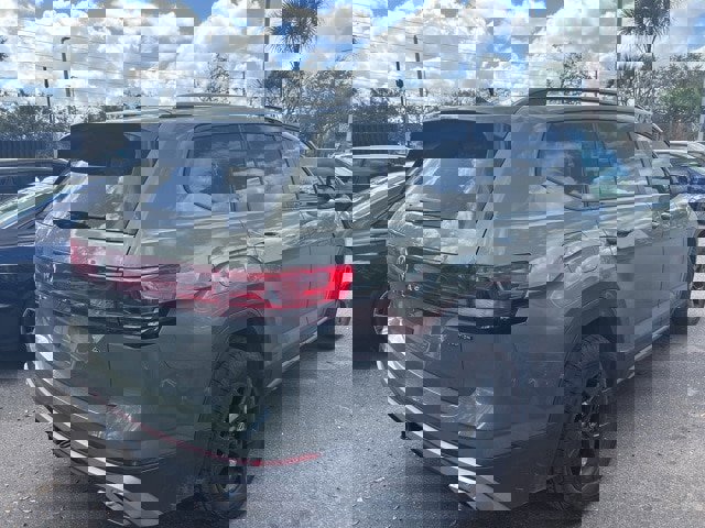 Certified 2025 Volkswagen Atlas Peak Edition SE image 4