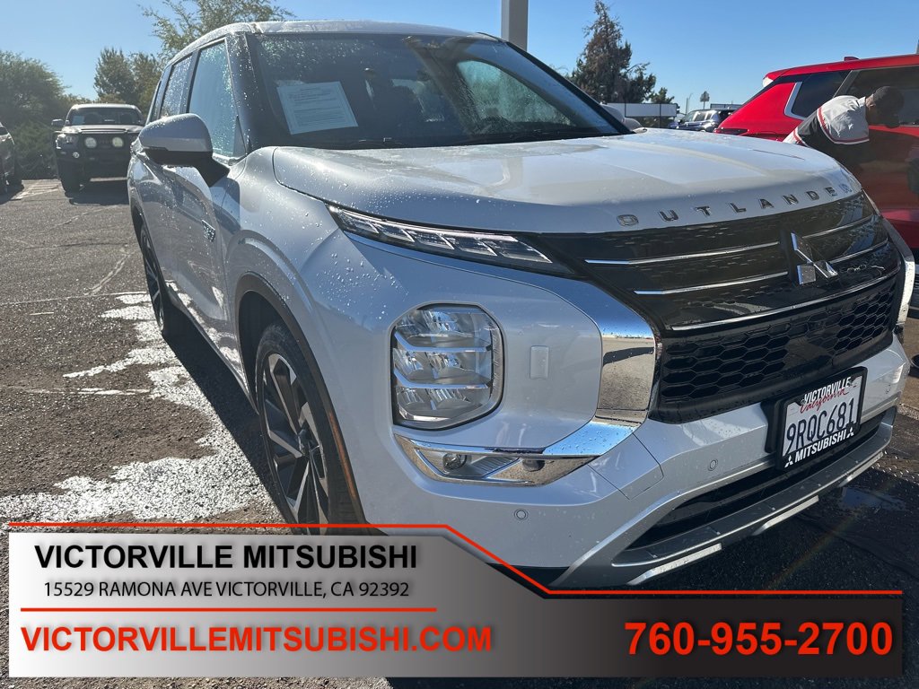 Used 2025 Mitsubishi Outlander SE