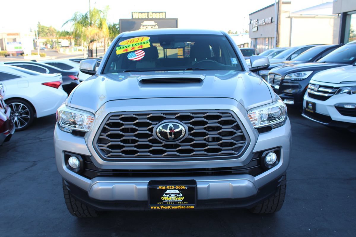 Used 2021 Toyota Tacoma TRD Sport w/ Technology Package AWD/4WD image 3