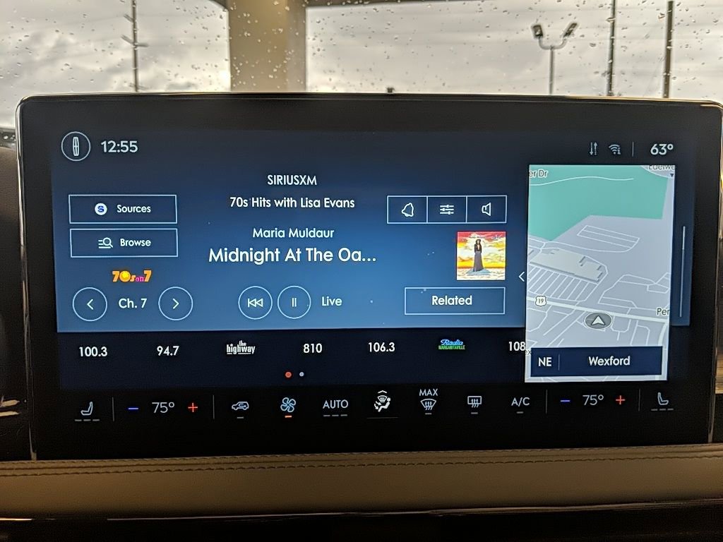 Certified 2025 Lincoln Corsair AWD image 17