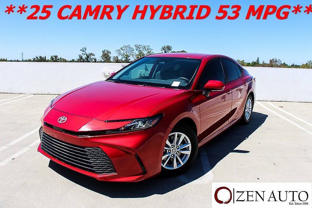 Used 2025 Toyota Camry LE w/ Convenience Package FWD image 3