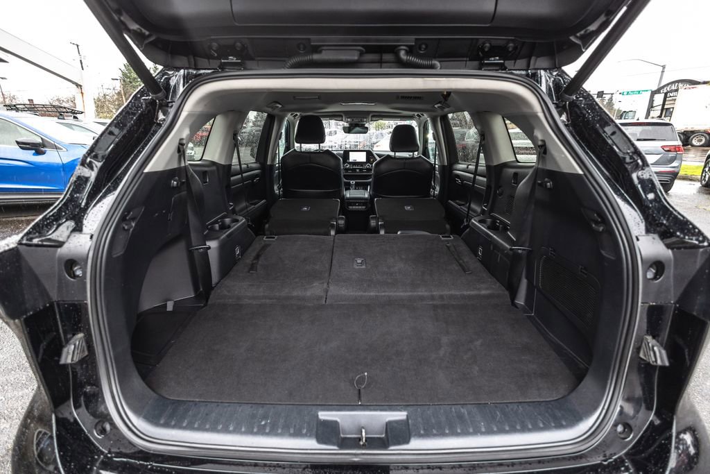 Used 2023 Toyota Highlander XLE AWD/4WD image 40