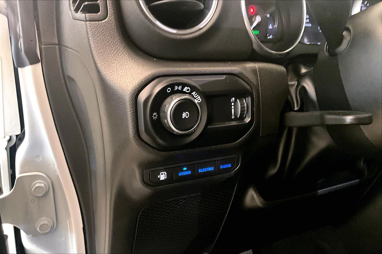Used 2023 Jeep Wrangler Unlimited Sahara AWD/4WD image 31