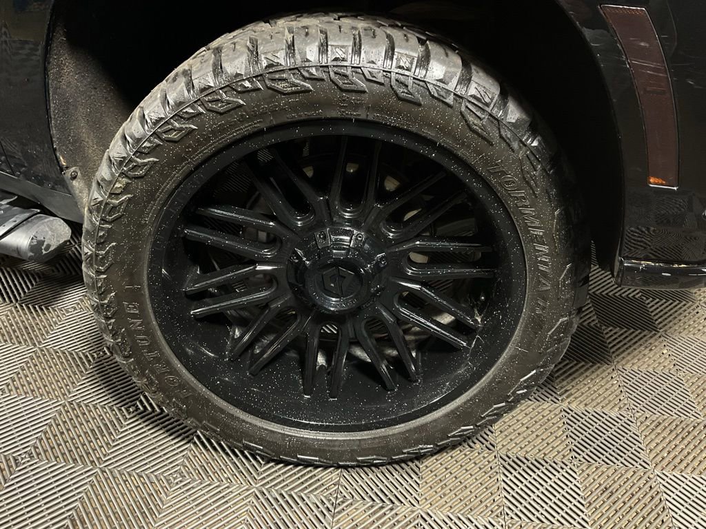 Used 2025 Chevrolet Tahoe Z71 w/ Comfort Package image 38