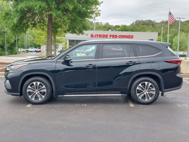 Used 2024 Toyota Highlander XLE FWD image 6