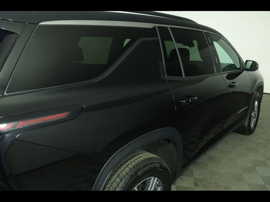 Used 2025 Chevrolet Traverse LT image 19