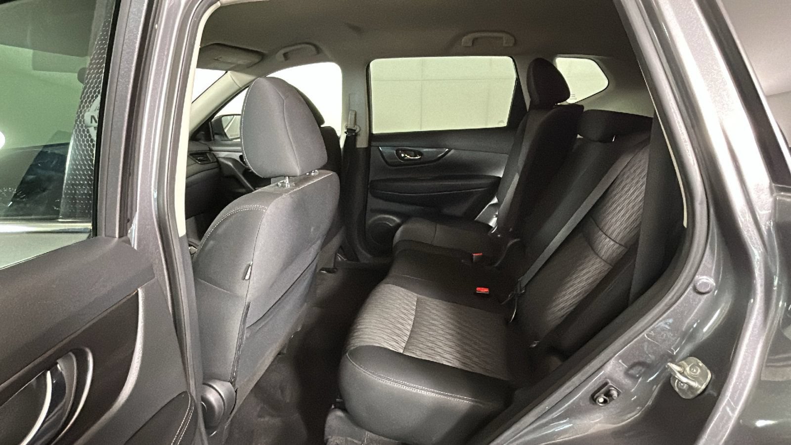 Used 2020 Nissan Rogue S FWD image 29