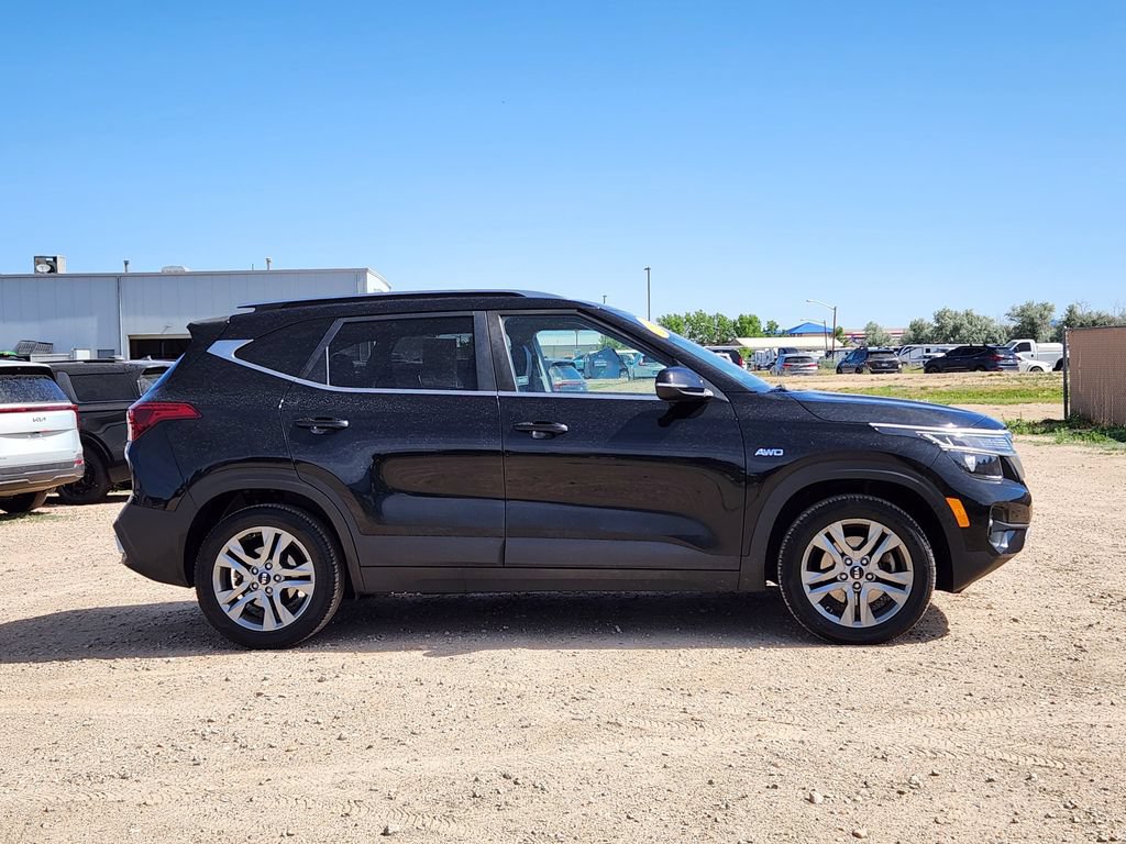 Used 2021 Kia Seltos S AWD/4WD image 2