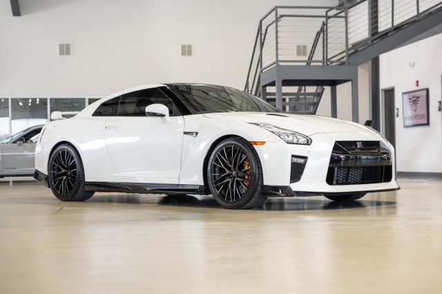 Used 2021 Nissan GT-R Premium image 8
