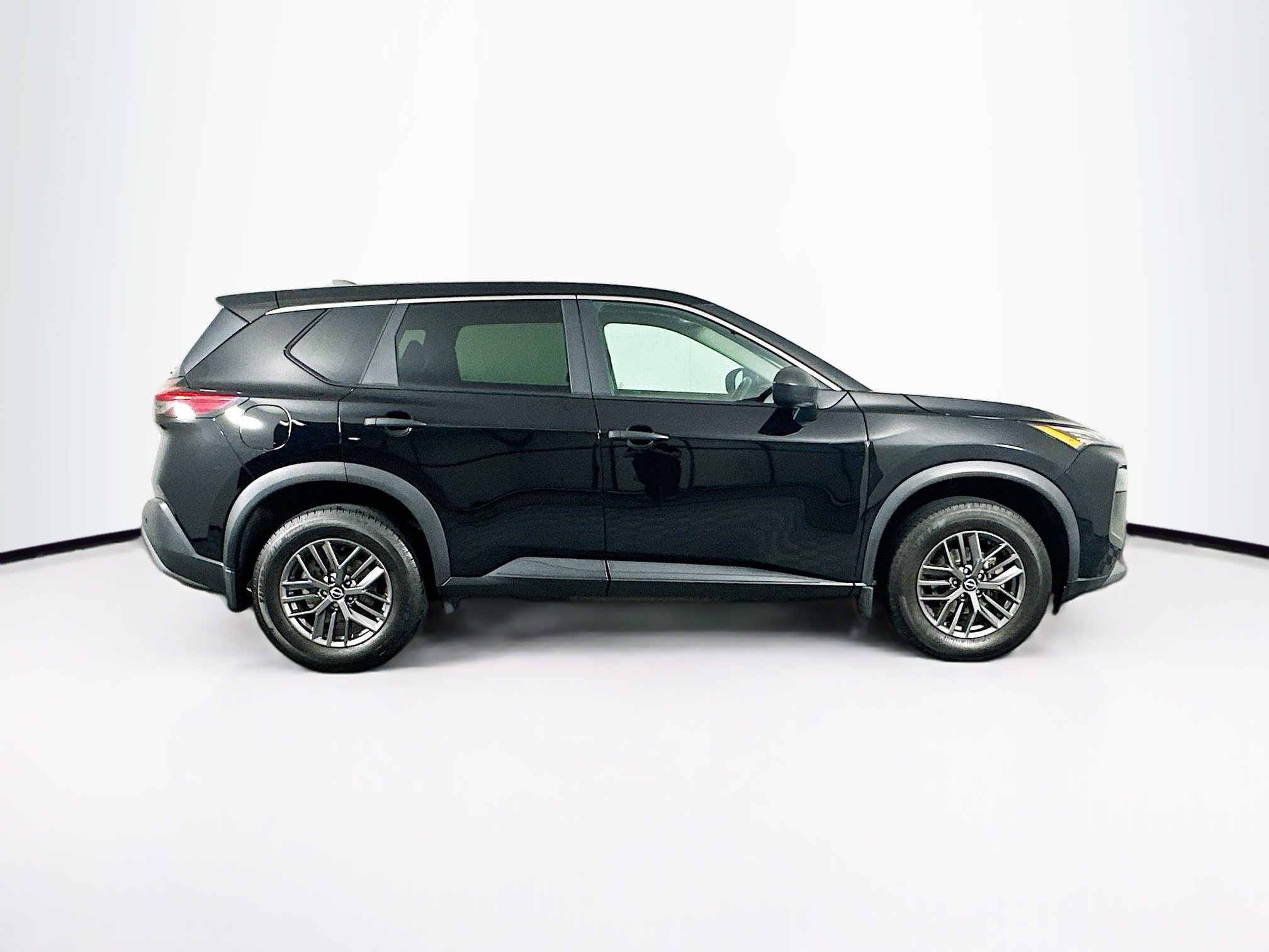 Used 2023 Nissan Rogue S AWD/4WD image 10