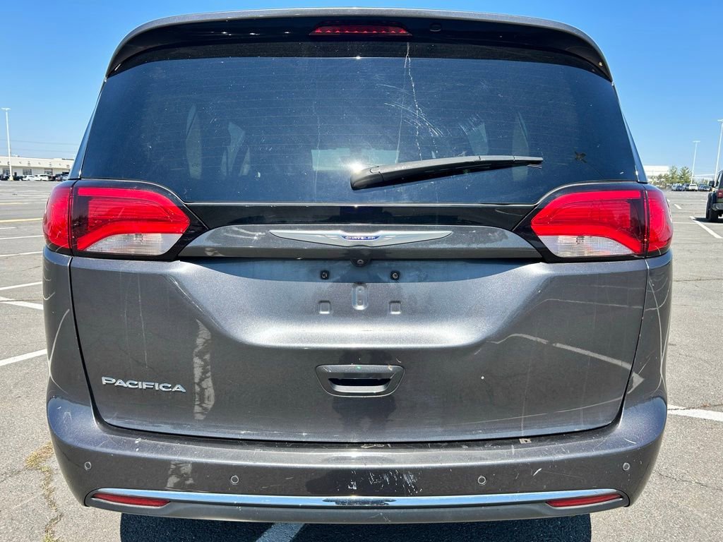 Used 2020 Chrysler Pacifica Touring-L FWD image 8