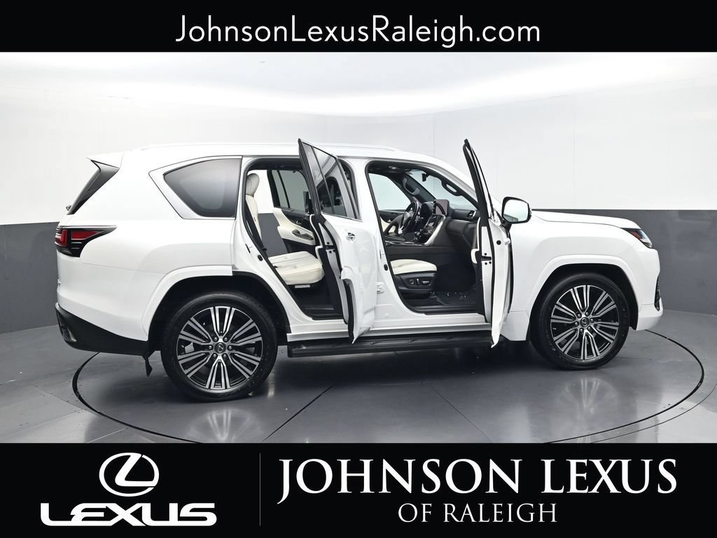 Used 2023 Lexus LX 600 4WD w/ Luxury Package image 32