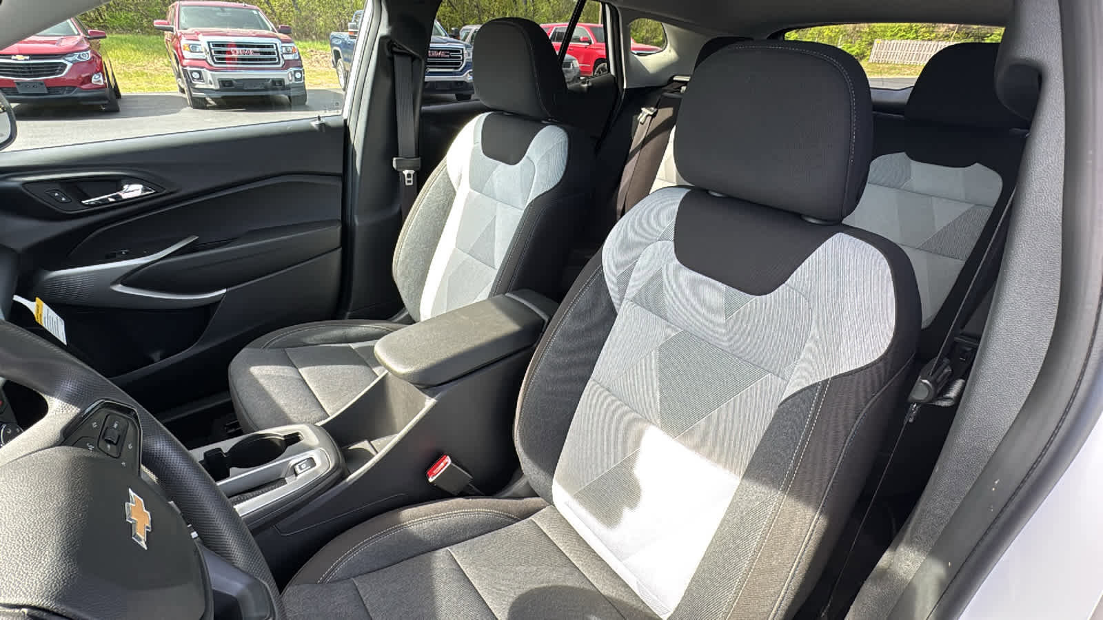Used 2024 Chevrolet Trax LS w/ LS Convenience Package FWD image 8