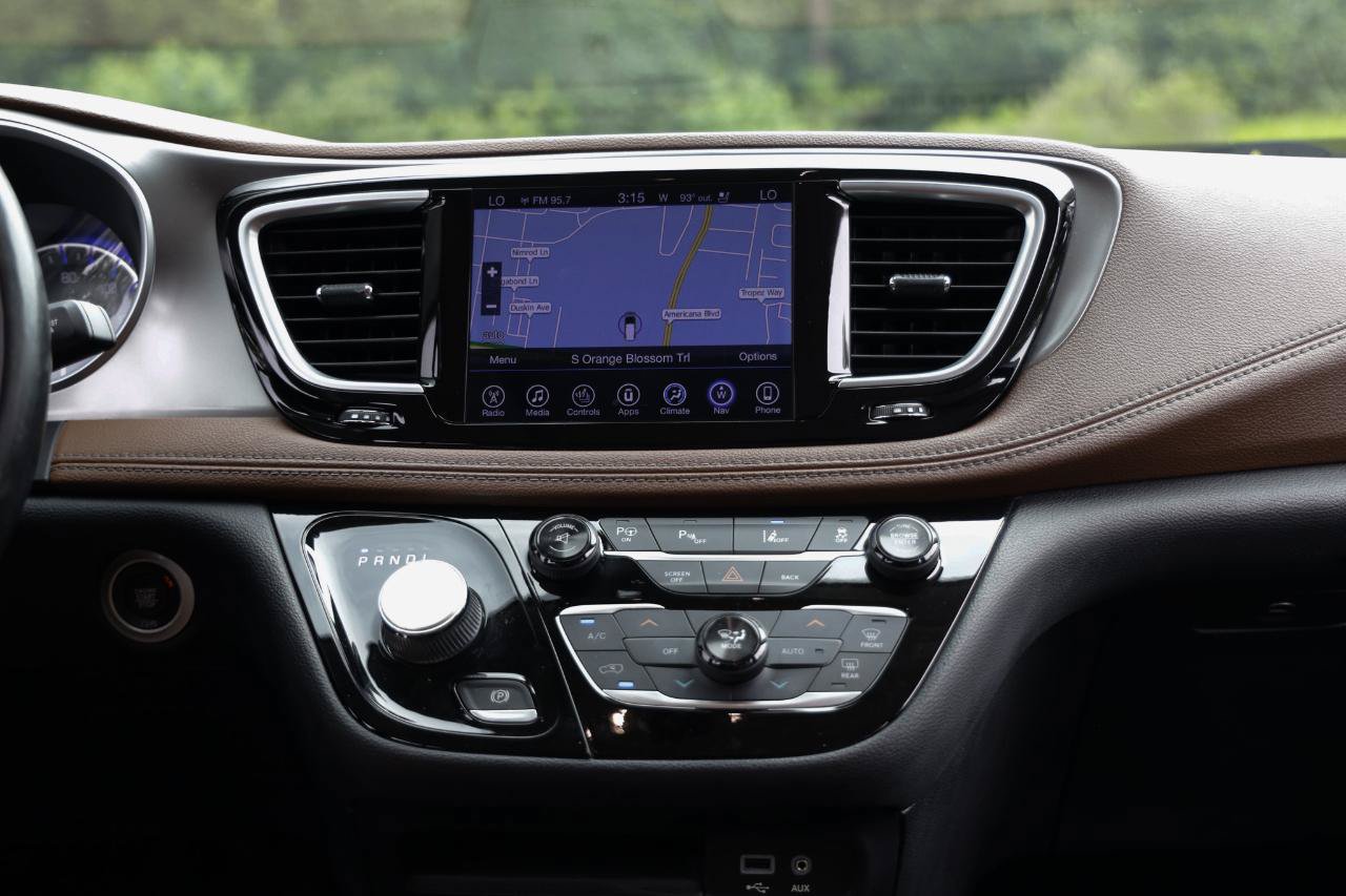 Used 2017 Chrysler Pacifica Limited w/ Advanced Safetytec Group FWD image 37