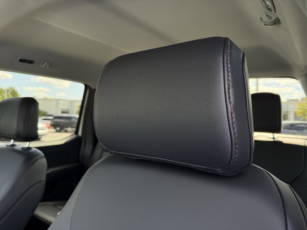 New 2026 Ford F250 Lariat w/ Black Appearance Package image 23