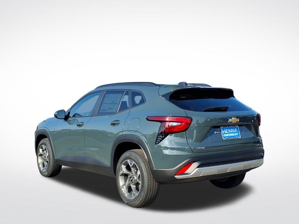 New 2026 Chevrolet Trax LT w/ Driver Confidence Package FWD image 5