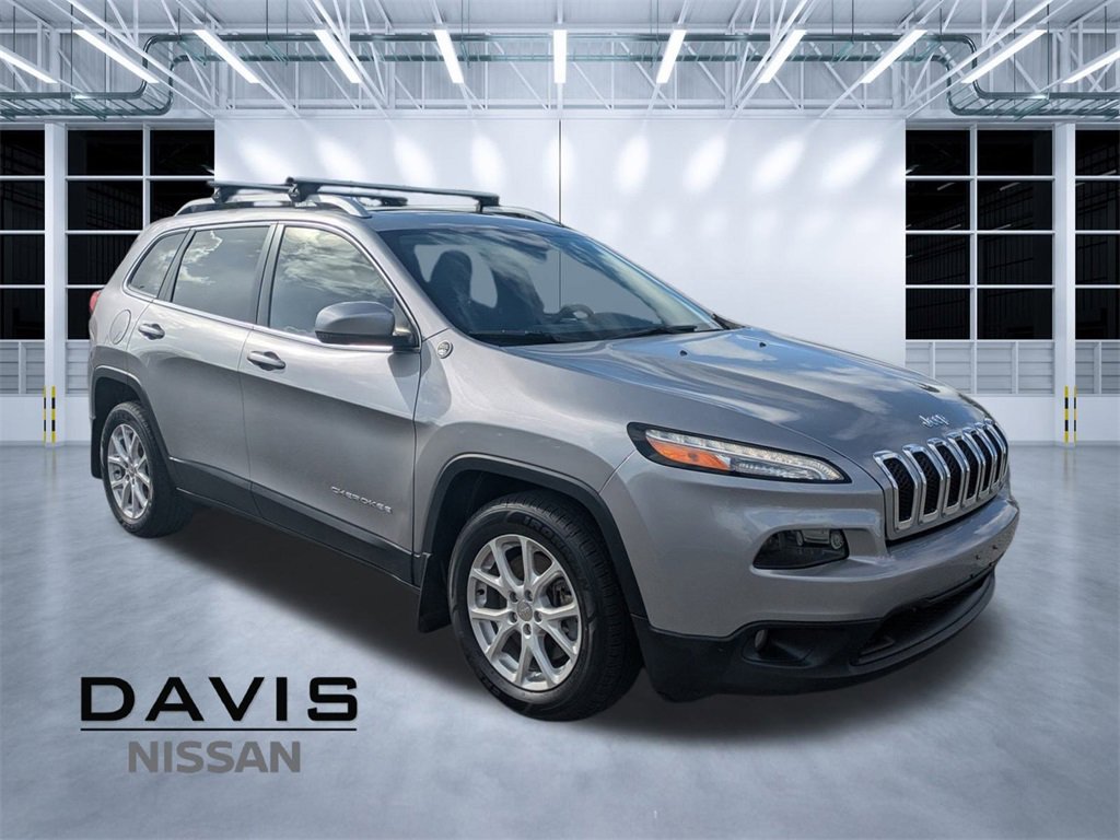 Used 2017 Jeep Cherokee Latitude w/ Safety/Convenience Group