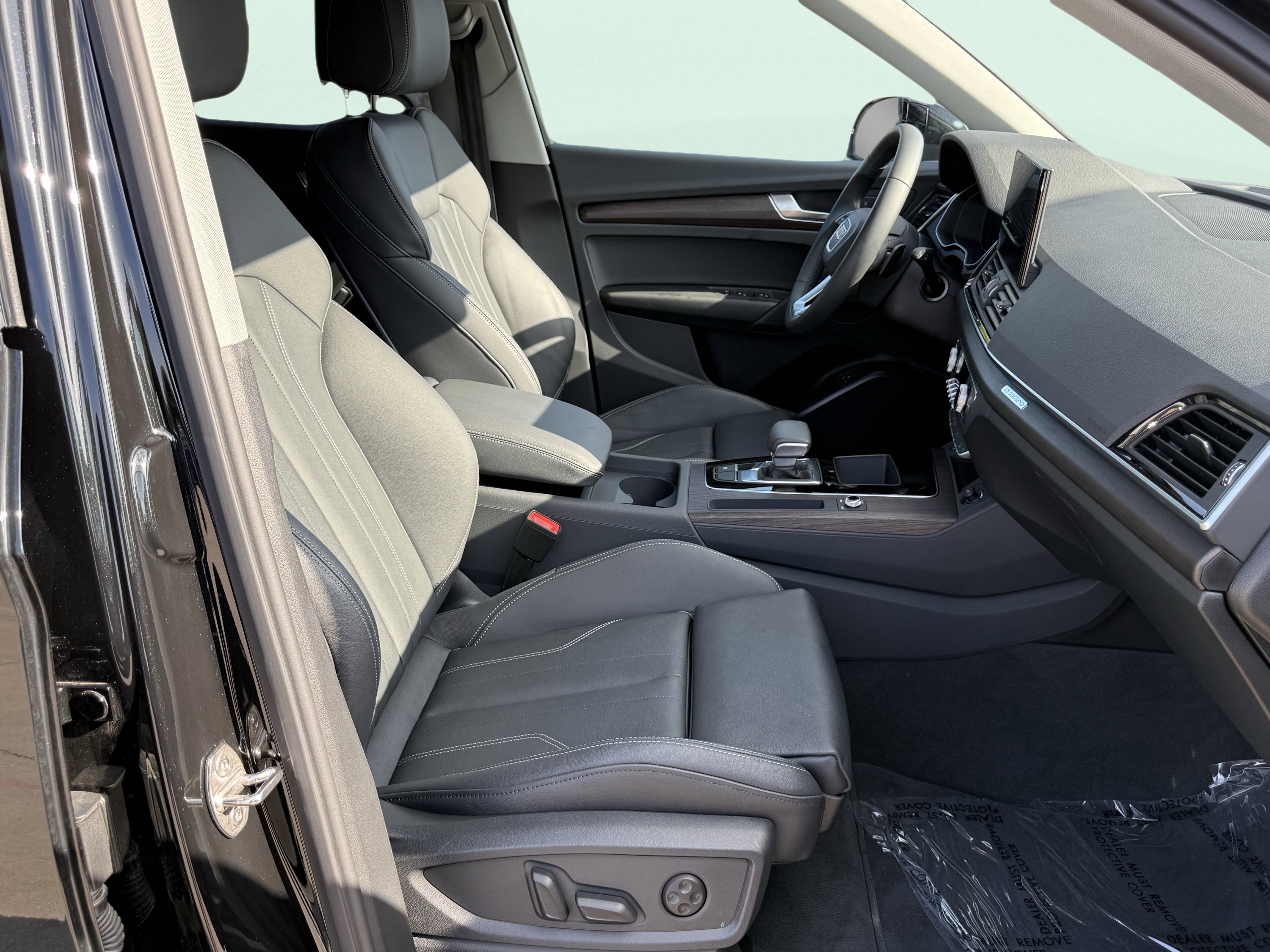 Used 2024 Audi Q5 e Premium w/ Convenience Package image 46