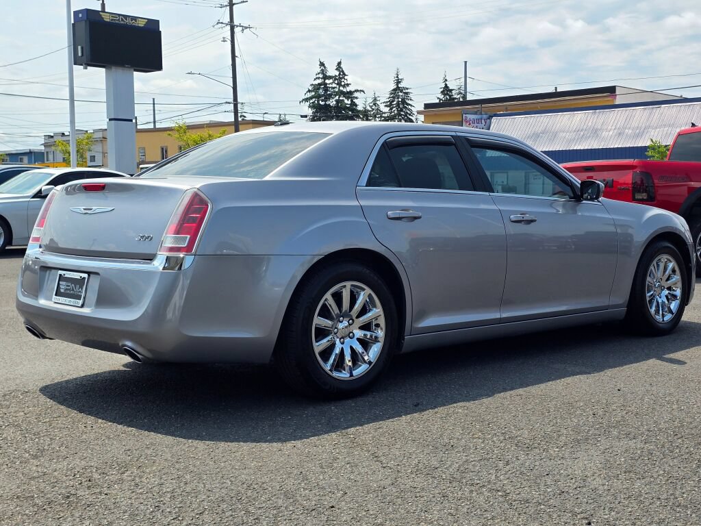 Used 2013 Chrysler 300 Touring w/ Driver Convenience Group RWD image 6
