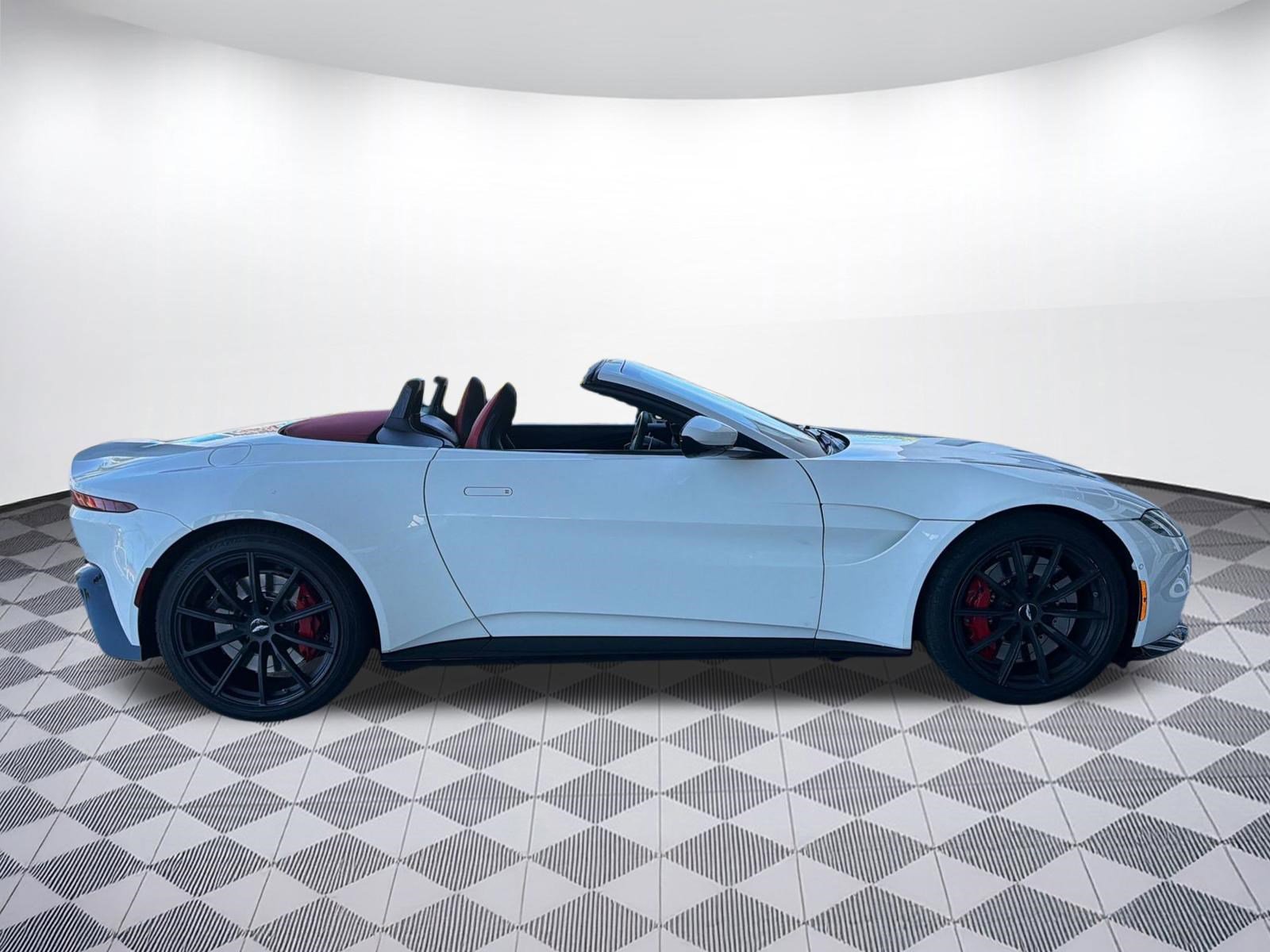 Used 2021 Aston Martin V8 Vantage Roadster RWD image 8