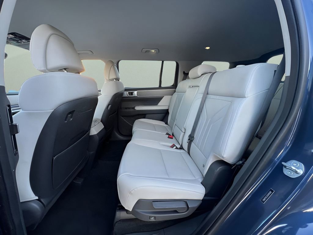 Used 2025 Hyundai Santa Fe SEL image 16