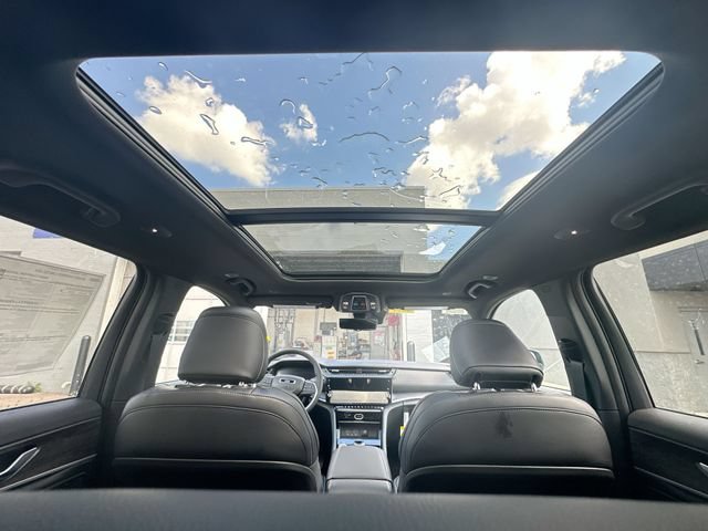 New 2026 Jeep Grand Cherokee Limited w/ Luxury Tech Group II AWD/4WD image 24