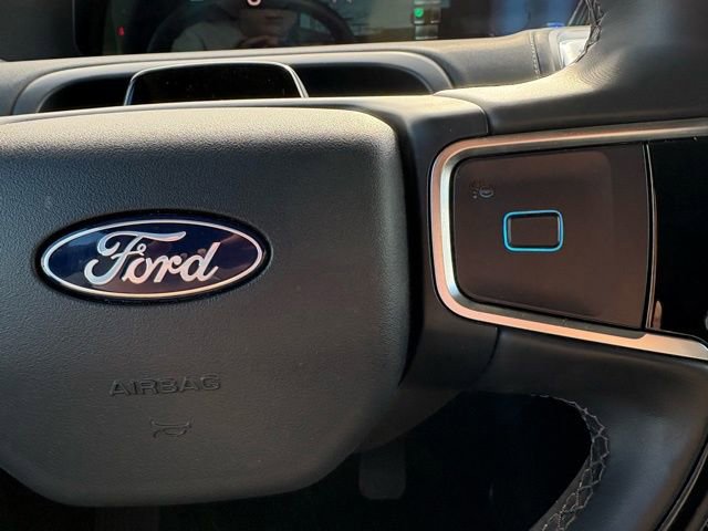 Used 2025 Ford Expedition Platinum image 32