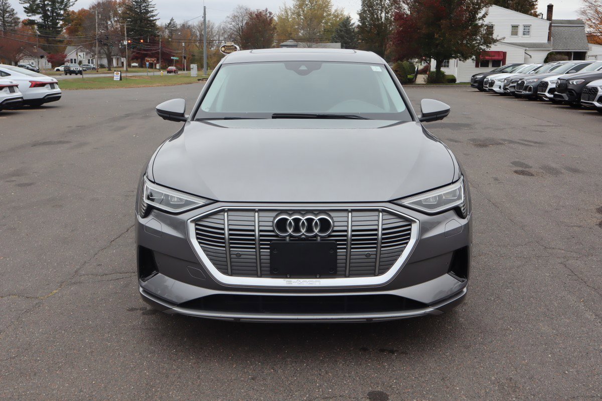 Used 2020 Audi e-tron Premium Plus image 2