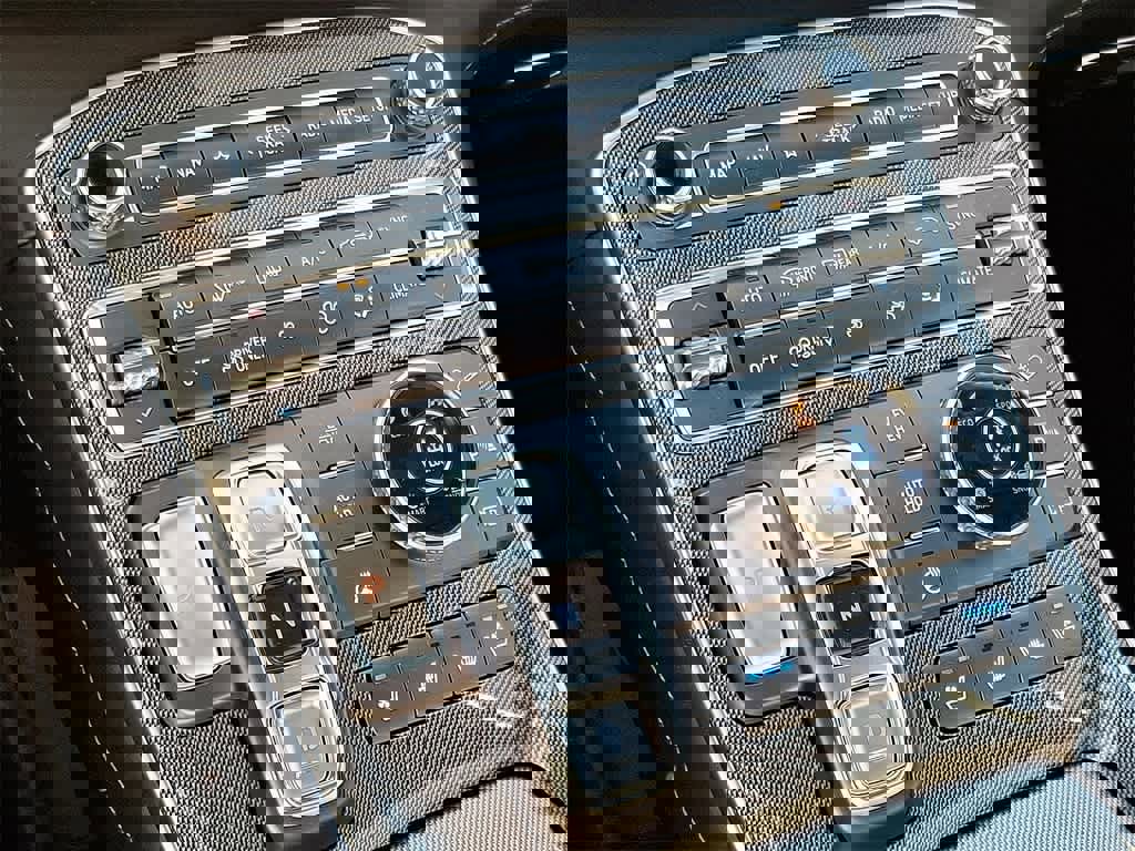 Used 2022 Hyundai Santa Fe Limited w/ Cargo Package image 16