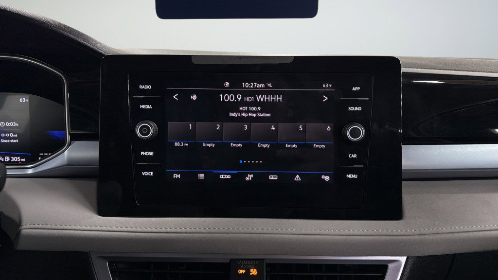 Certified 2025 Volkswagen Taos SE image 24