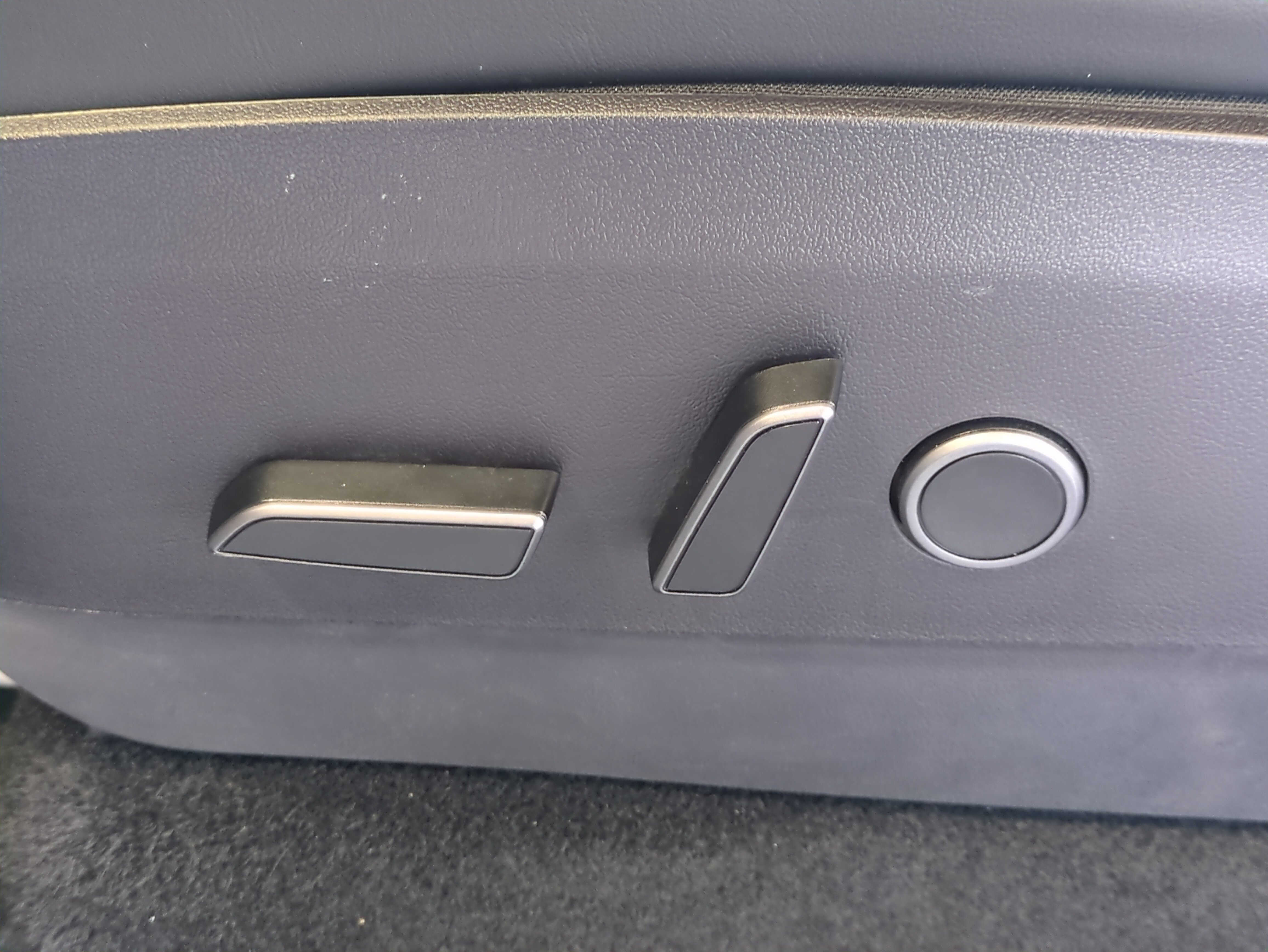 Used 2023 Tesla Model Y Long Range image 21