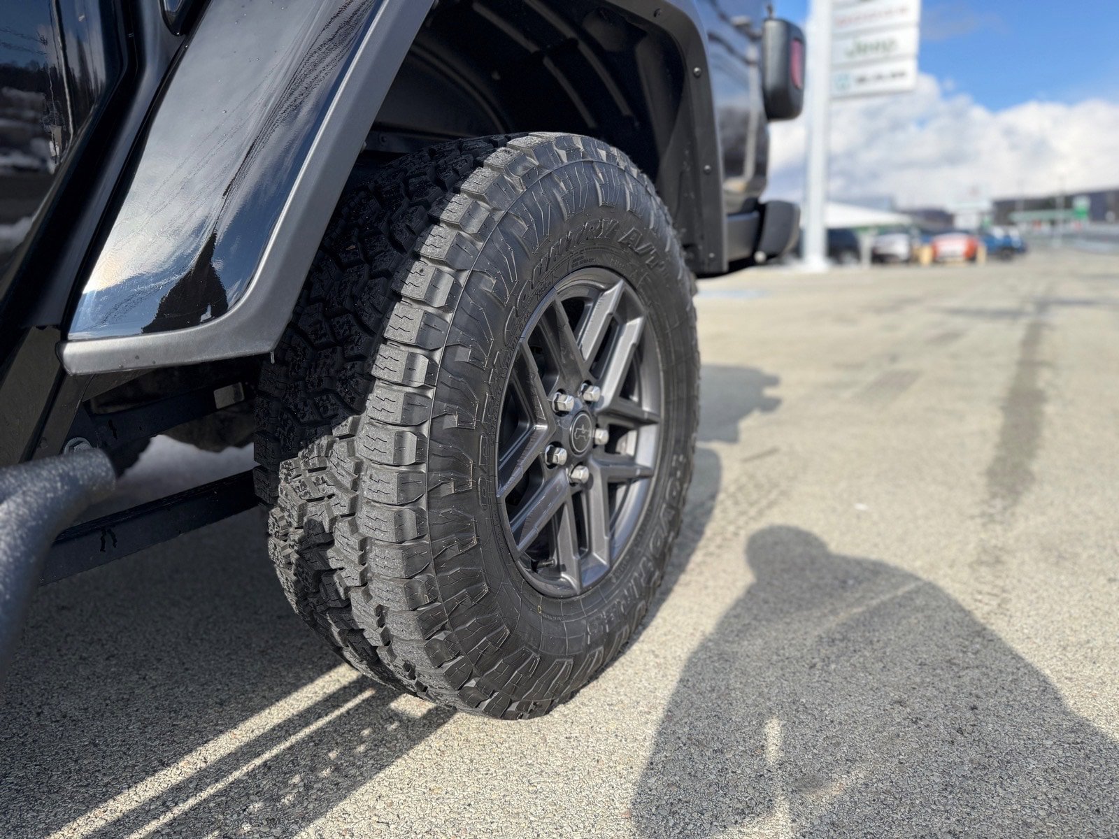 Certified 2025 Jeep Gladiator Sport AWD/4WD image 24