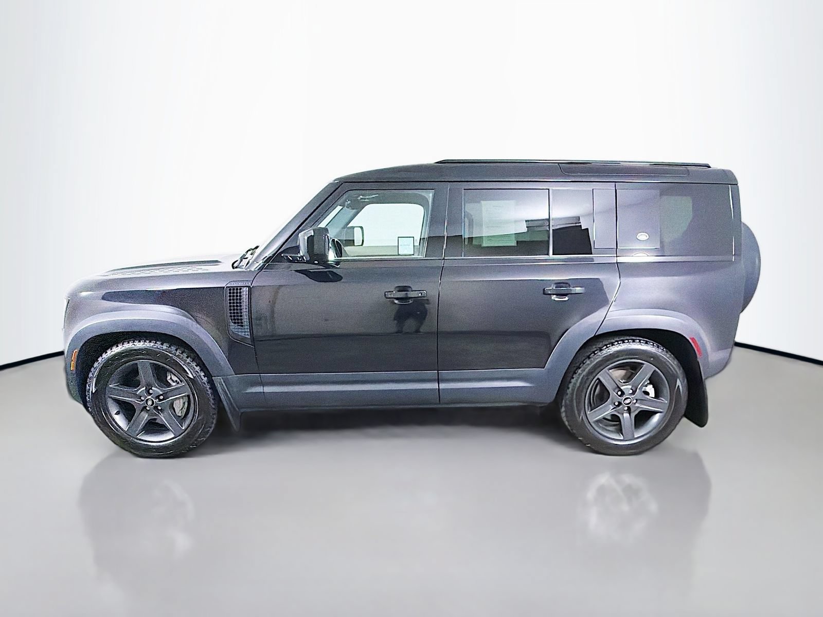 Certified 2023 Land Rover Defender 110 SE AWD/4WD image 2