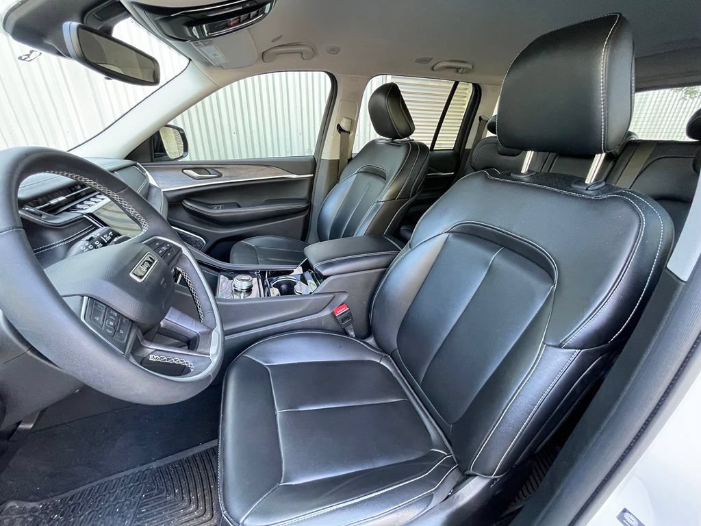 Used 2023 Jeep Grand Cherokee Limited w/ Black Appearance Package AWD/4WD image 25