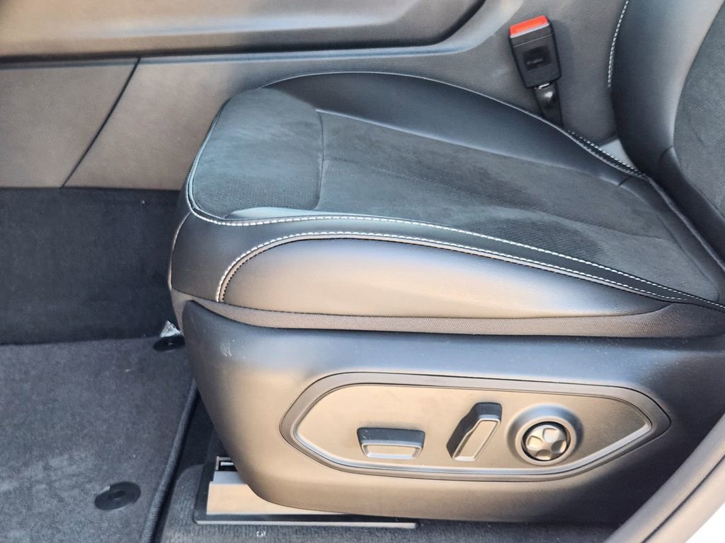 New 2026 Jeep Grand Cherokee Altitude RWD image 17