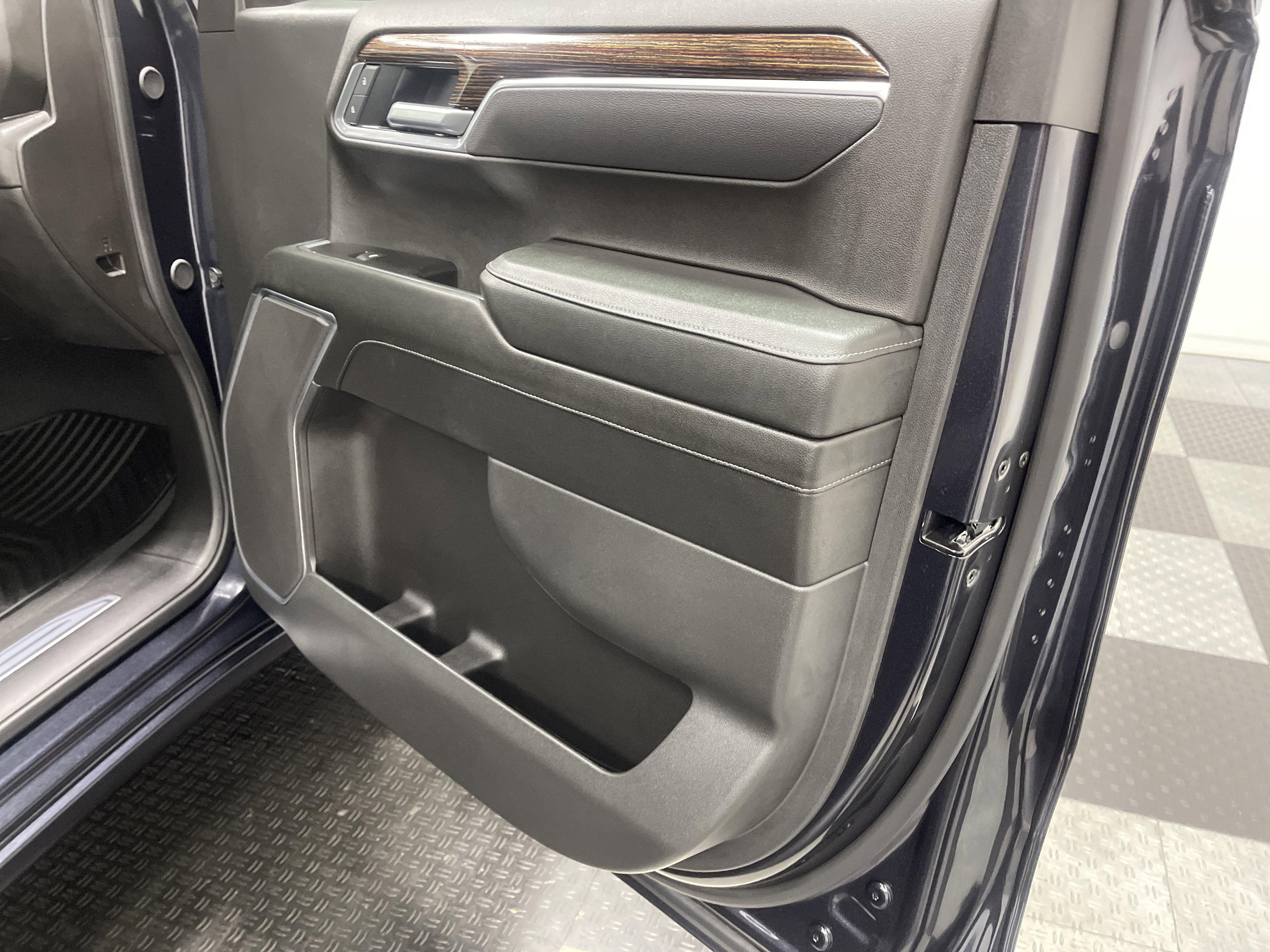 Used 2025 GMC Sierra 1500 Elevation image 23