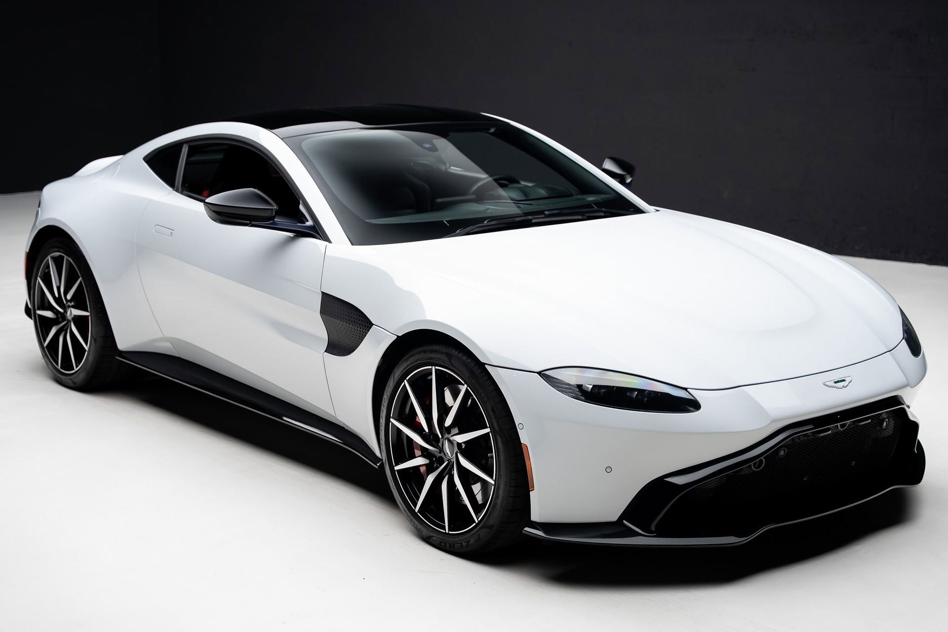 Used 2019 Aston Martin V8 Vantage Coupe RWD image 39