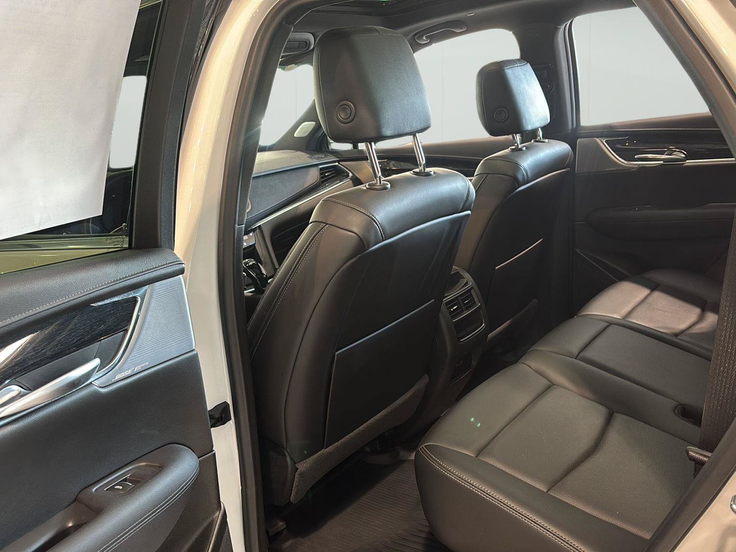 Certified 2022 Cadillac XT5 Premium Luxury w/ LPO, Floor Liner Package AWD/4WD image 20